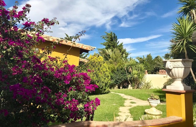 CASA RURAL para 6 a 150m de la playa, en un entorno natural único. Muy cuidada.