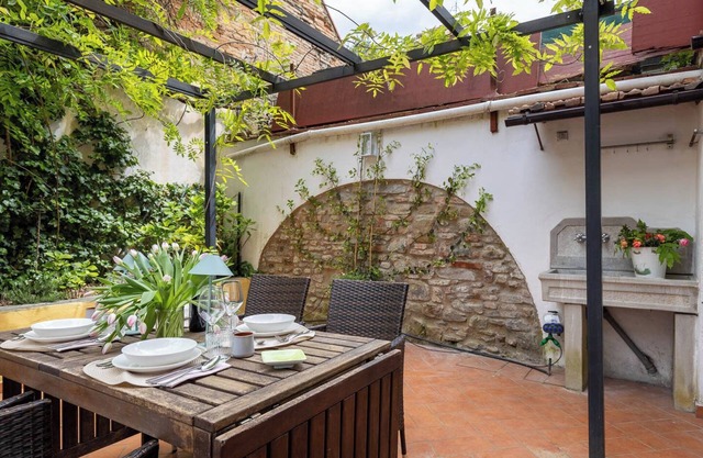Casa Il Patio: 2 dormitorios-2 baños en el corazón de Florencia con jardín