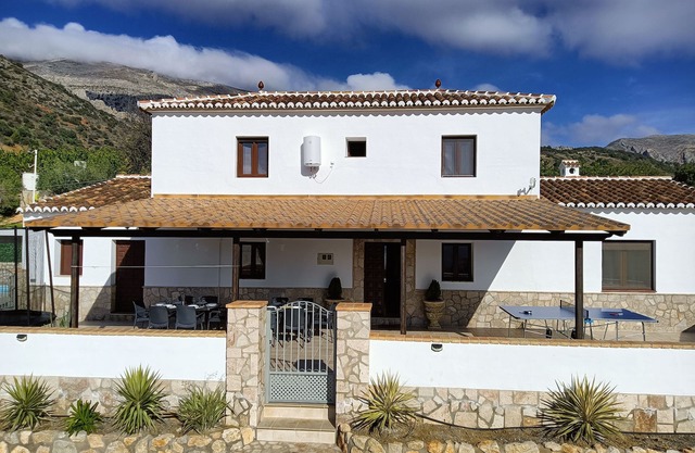 Casa La Fuente ideal para familias con piscina y barbacoa