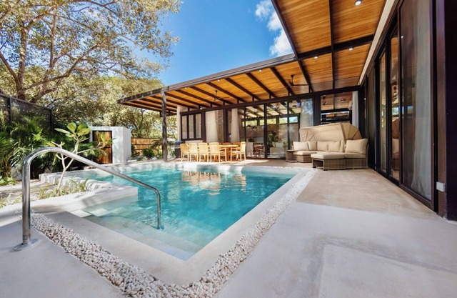 Casa LA | Luxury 4BR Villa | Steps to Beach, Restaurants & Shops