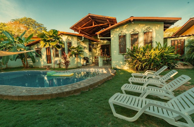 CASA LINDA w/ Private Pool & BBQ Grill. Sleeps 8