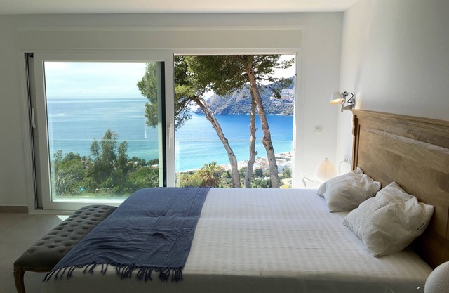 Casa Mare Nostrum: Chic Villa, Best Bay Views & Heated Pool (Oct 15-May 15)
