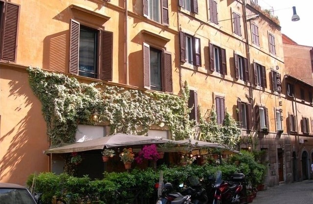 Casa Maroniti, su casa junto a la Fontana de Trevi.
