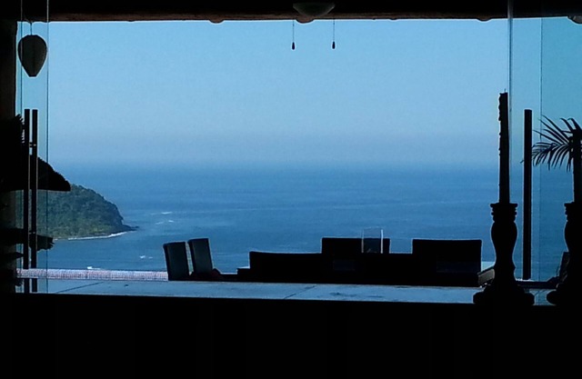 CASA MONARCA. Playa La Ropa, Zihuatanejo, Gro. México