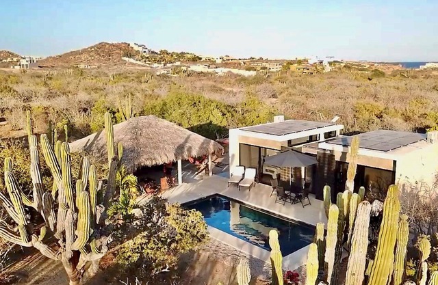 Casa Moonshine, 2 casitas w/ private pool and A.C. short walk to the beach!