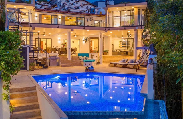 CASA MORADA - PUERTO VALLARTA,MX Beachfront-11 BEDROOMS/16,000 SFT/ 20 + GUEST