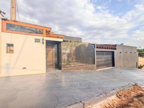 Casa no Jd Oriental, ar condicionado e vaga