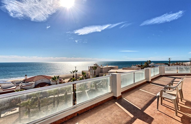 Casa Pelicano: Ultimate Beach Retreat with Private Access & Stunning Views