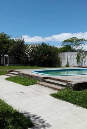 Casa piscina na praia Laranjal