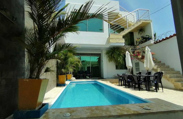 Casa Playa Arreboles ubicada al frente de la playa, ideal para familias.