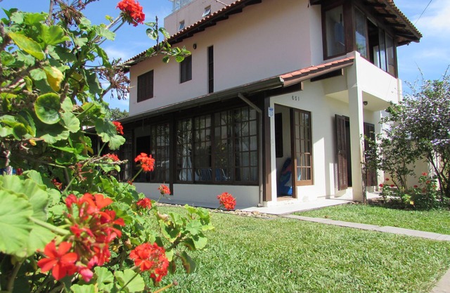 50m Casa del mar, con jardín grande, bonito vegetación