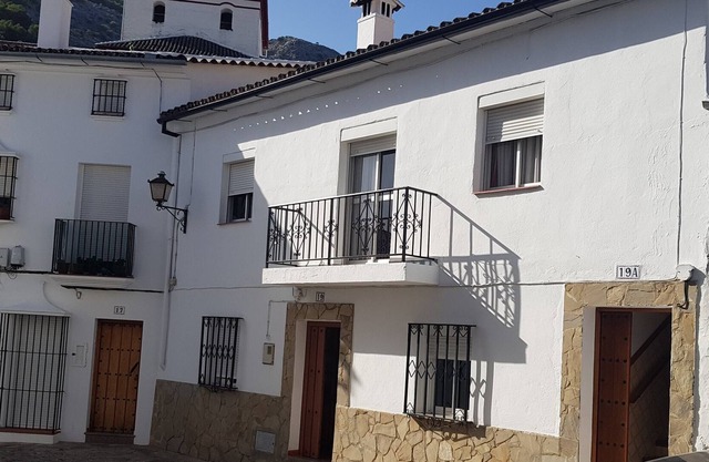 Casa Sofía en pleno centro de Grazalema, con magnífica chimenea