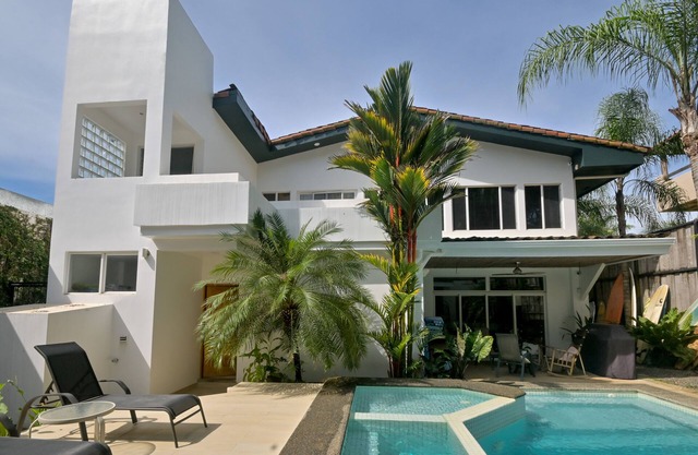 Casa Tropical Oasis - Custom moderna junto a la playa Casa con piscina privada!