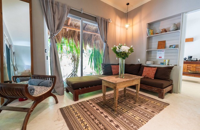 Casa Zaba 2BR con vista jardín a 20 mts de la playa y de un cenote.