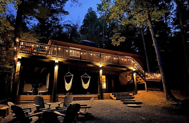 CasaSOL! Unique, Trendy & Stylish Cabana w/ Fireplace, Skylight & Deck at Bryce
