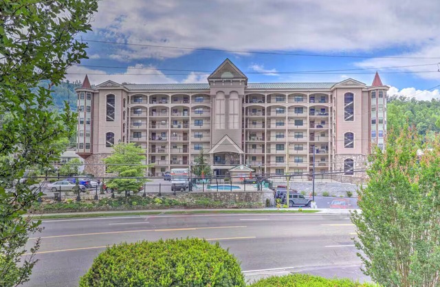 Cascading Creek / Gatehouse Condos / 2BR / 1st Floor / No Steps