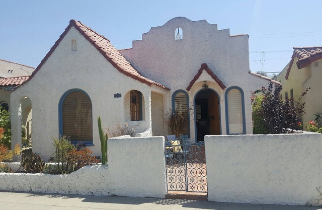 Casita de las Brisas - Pasos a la playa, la bahía y la calle Segunda