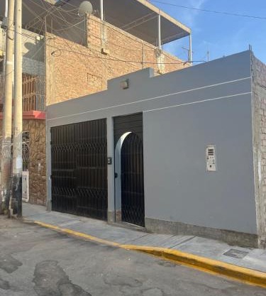 Casita en Ica Villa Periodista cerca a Huacachina