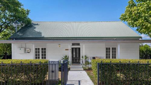 Casita - Modern 4 Bedroom Cottage In Heart Of Singleton