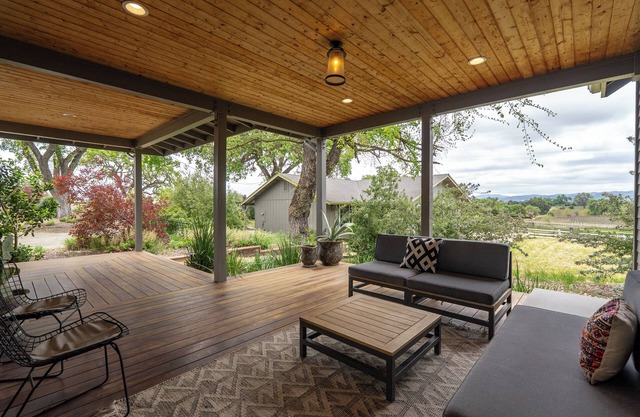 Castoro Cellars Hive/Hivette | Wine Stay, Groups 16 + EV