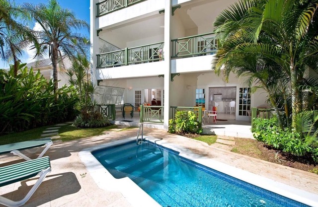 Casual Beachfront 1-Bed with Pool