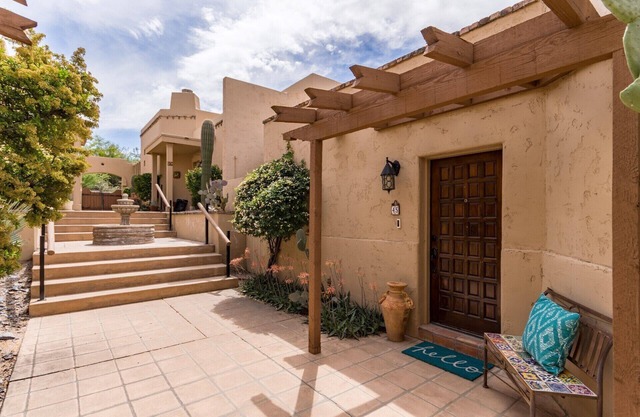 Cave Creek, a pie de la ciudad y Black Mountain