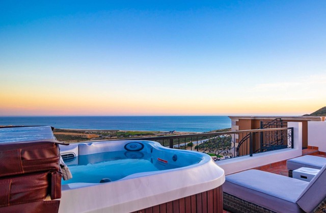 Condominio de lujo en el ático 4BR con patio privado en la azotea con bañeras de hidromasaje y pozos de gas