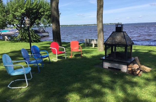 Lakefront Beach House en el hermoso lago Houghton, 4 camas 2 baños, capacidad para 12