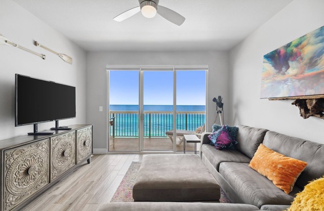 CELADON BEACH RESORT by HAVEN BEACH RENTALS~GULF FRONT Bedroom! FREE Beach Chair Service! Quiet West End