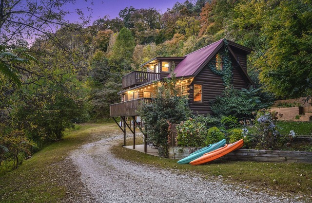 Center Hill Lake Cabin w/ Deck & Fire Pit