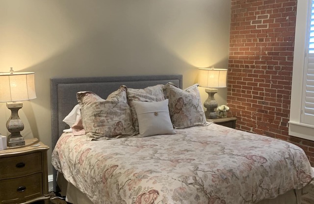 Centro del centro - Exclusivo 1Br / 1Ba con patio y entrada privada