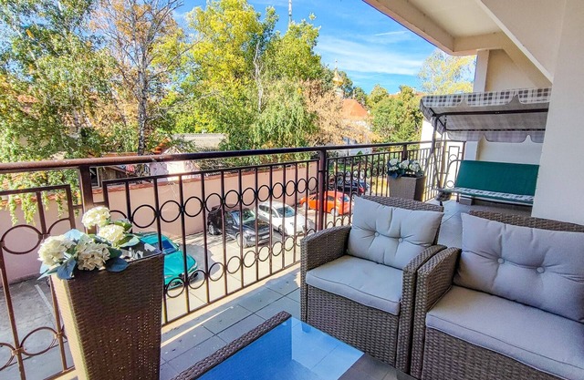 Apartamento central de 2 dormitorios de 65 metros cuadrados con estacionamiento gratuito y gran terraza