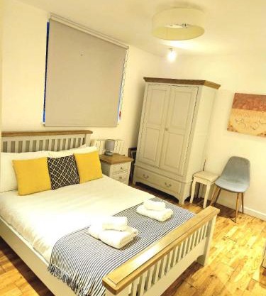 Central 2Bedroom Apartment with Terrace and Garage