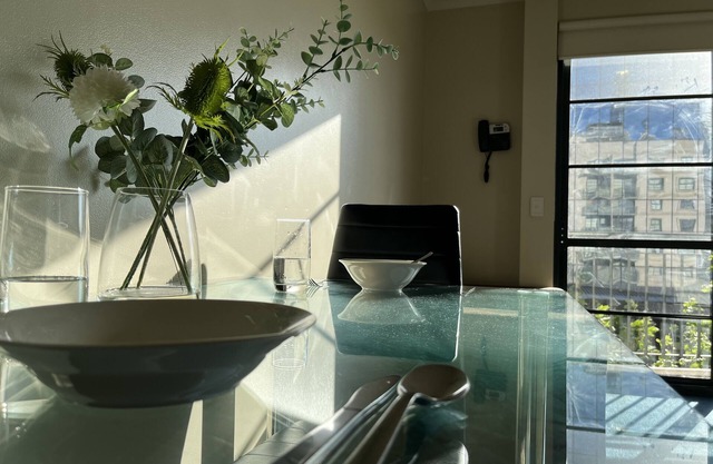 Central and Spacious 2BR Apt w/Wifi, Washing Machine near Docklands, Southbank