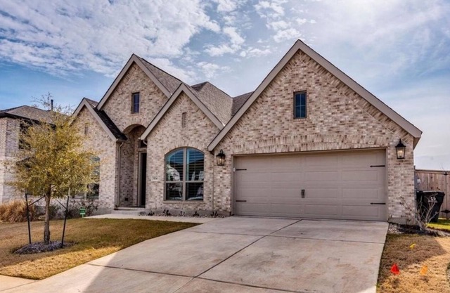 Central City Retreat - Dedicated Office w/ Amenity Center w/ 2 Pools & Gym.