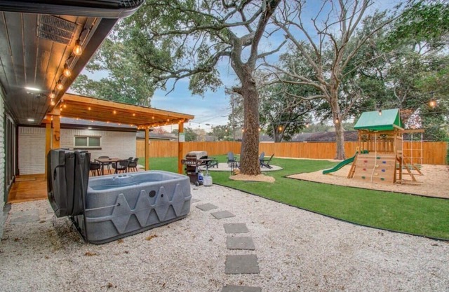 Central Convenience x Modern Luxury - Heart of Houston