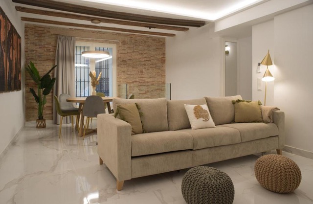 Central Market - Ciutat Vella, exclusively for families - Mid-term