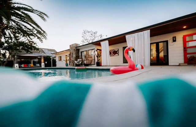 Central SD Luxury Home+Casita, Pool BBQ Sleeps10