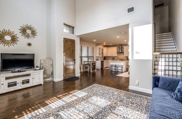 Central - Spacious Townhome