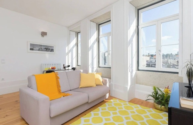 Colorful Cozy Flat | Ace Location by Host Wise