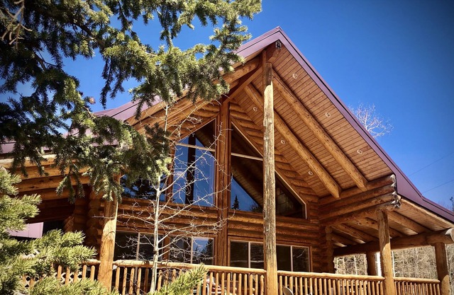 Centrally Located In Duck Creek Close To Restaurant, Shopping, & National Forest