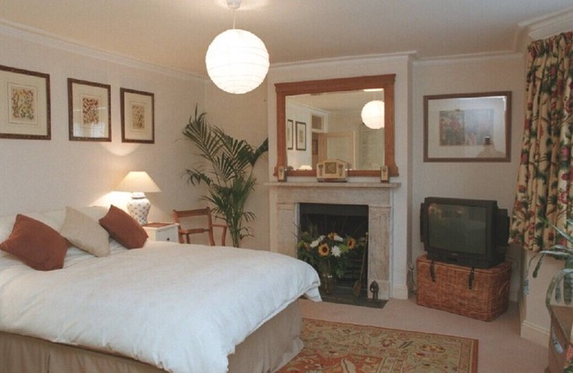 Centrally located, well equipped, stylish self contained flat.