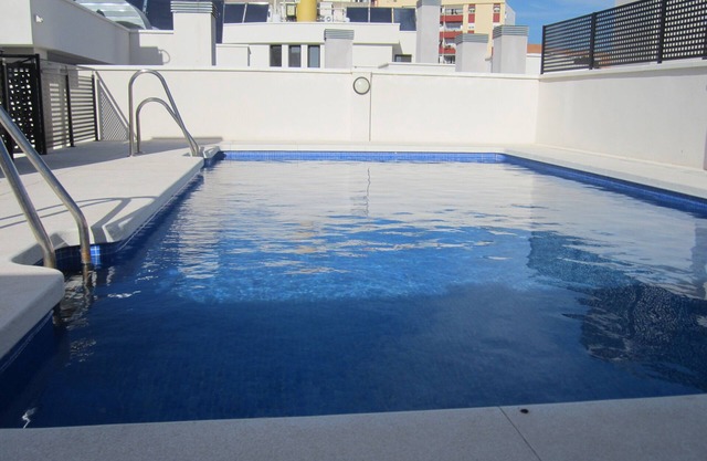 CENTRO, piscina, garaje gratis, piscina, playa, terraza solarium, wifi gratis.