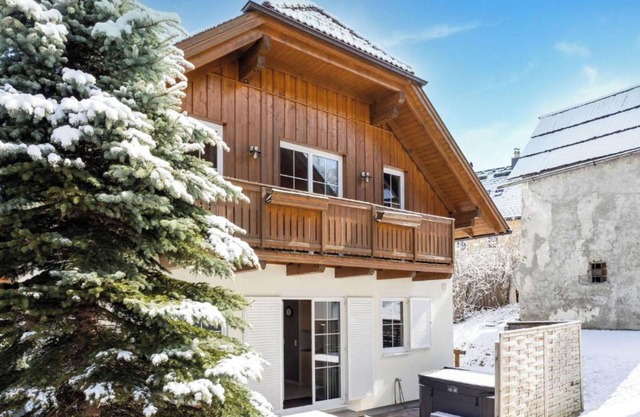 Chalet with sauna, hot tub and summer charm