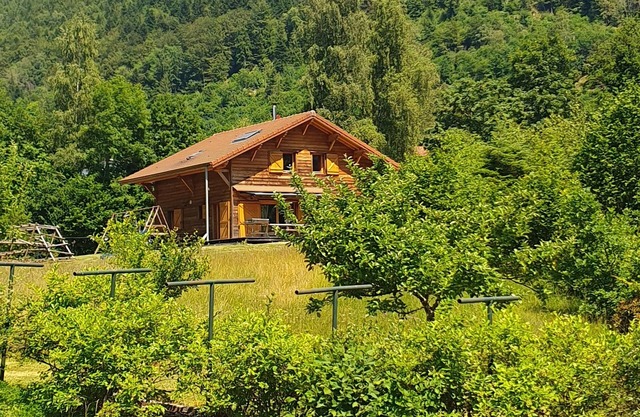 Chalet tranquilo, estanque privado para pescar o nadar a 4 km de las tiendas