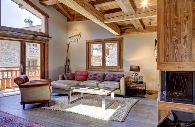 Chalet, 100m del centro estación, balcón, chimenea o estufa a leña, tv, 150m², Courchevel