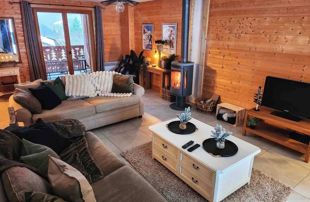 Chalet Abricotine, sleeps 10, Hot tub