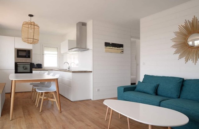 Gran chalet con jacuzzi 1ª línea de mar, en la playa vista al mar 10 p