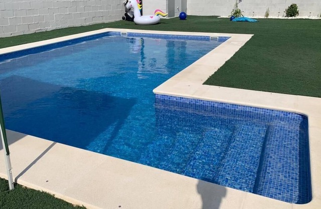 Chalet Ángeles con piscina y jardín en la zona del Marquesado