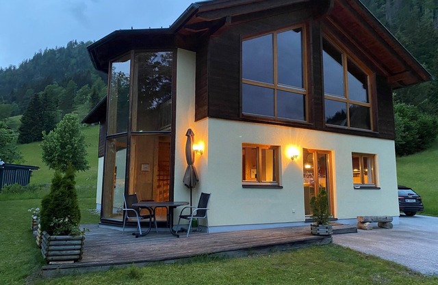 Chalet 'Skiblickhaus' con vistas a la montaña, terraza privada y Wi-Fi